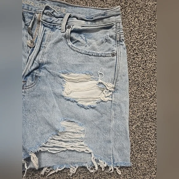 American Eagle 90s Boyfriend Shorts Light Blue Denim Distressed  Size 6 - Picture 9 of 13